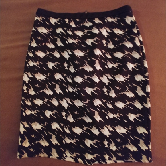 The Limited - Picture 1 of 4